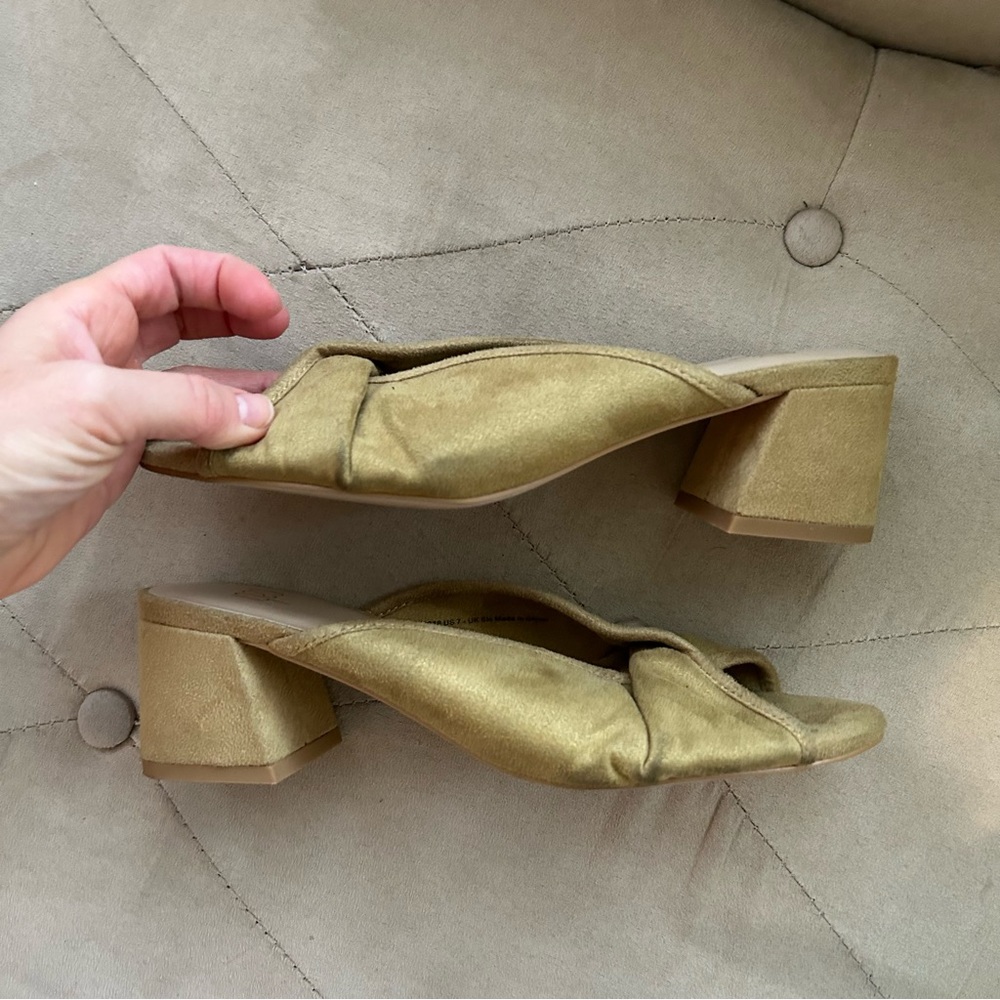 Cabi Midas Women's 7 Marigold Slip on Knot Twist Heeled Peep Toe Mules Sandals